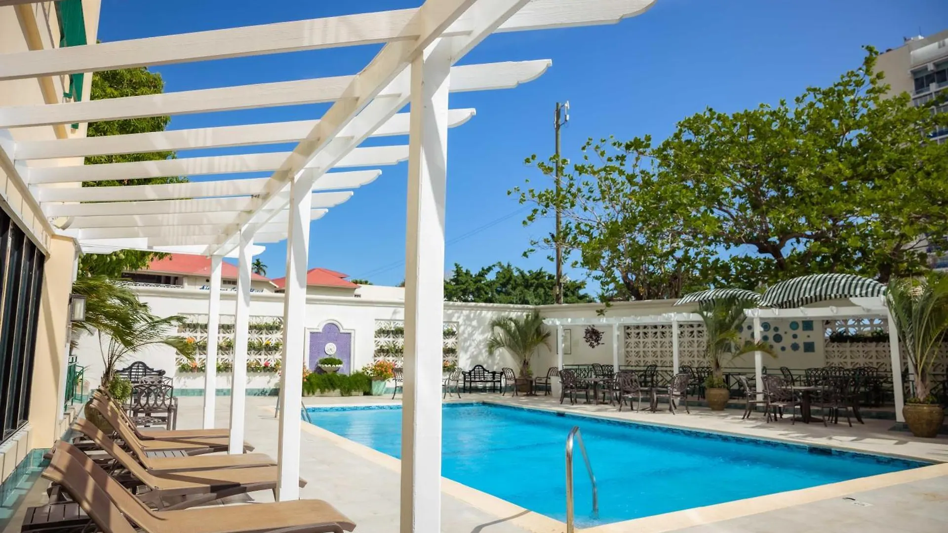 Courtleigh Hotel & Suites Kingston